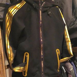 Super dry sweater black and gold size in the US is 8 and UK is 12